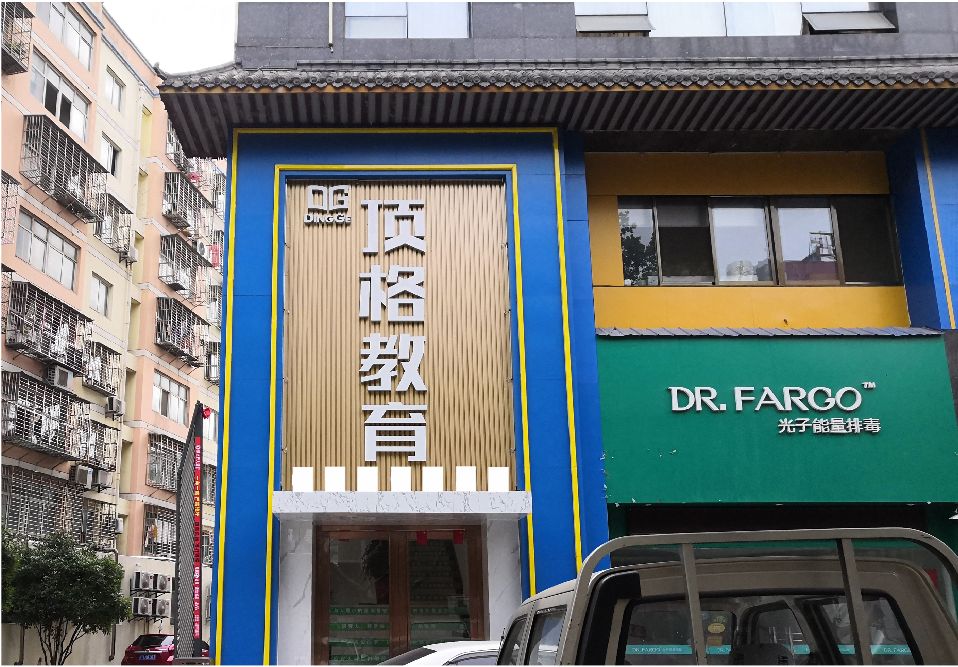 黄石门头设计要符合门店特色。