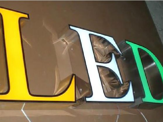 黄石介绍LED招牌的基础知识。